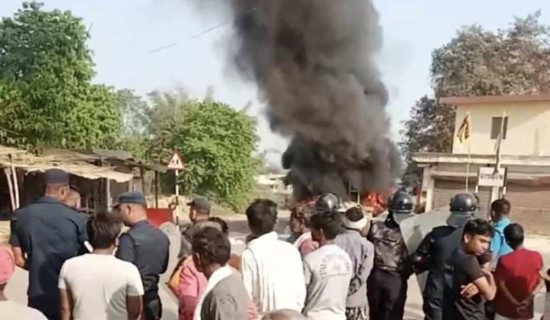 ट्यांकरले ठक्कर दिँदा दुई स्कुले बालकको मृत्यु, स्थानीयद्वारा आगजनी