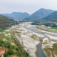 छेकम्पारका बासिन्दा यार्सागुम्बा सङ्कलन गर्न छेके र बाजु लेकतिर