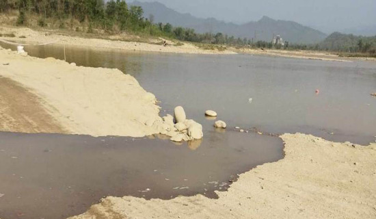 बाढीले बगायो विनयी खोलाको डाइभर्सन