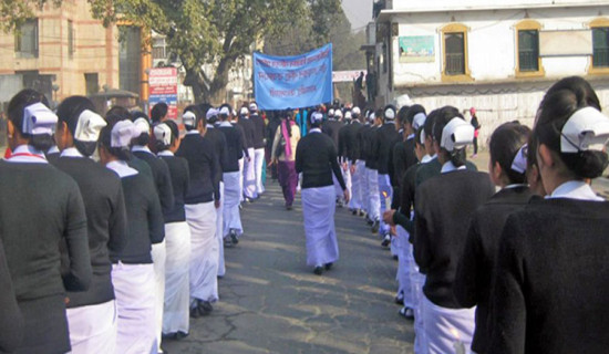 रिब्दिकोटका ६५ जना विपन्न समुदायलाई स्वास्थ्य बिमा