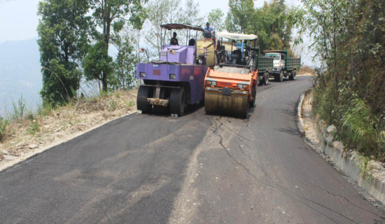 घ्याम्पेसाल पाँचखुवा देउराली ताकुकोट सडक २८ वर्षपछि कालोपत्र
