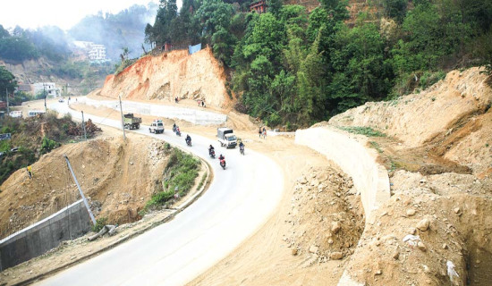 वर्षाले सूर्यविनायक–साँगा सडकमा एकतर्फी सवारी सञ्चालन