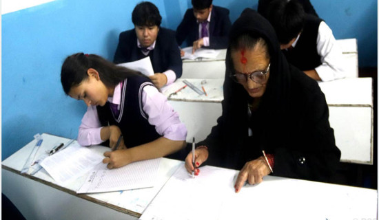 कक्षा १२ को परीक्षामा ७३ वर्षीया छात्राको सहभागिता