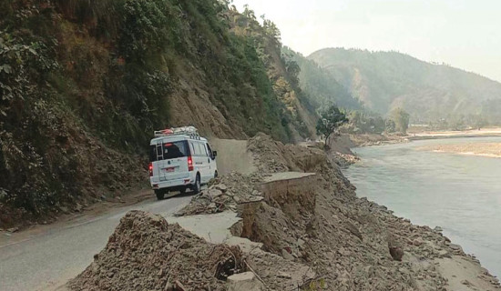 मध्यपहाडी लोकमार्गको यात्रा जोखिमपूर्ण
