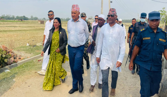 ज्ञापनपत्र बुझेपछि मुख्यमन्त्री गाउँमै