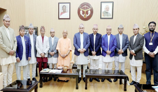 योगी आदित्यनाथसँग मुख्यमन्त्री शाहको भेटवार्ता