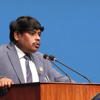 निसासिँदै काठमाडौँ
