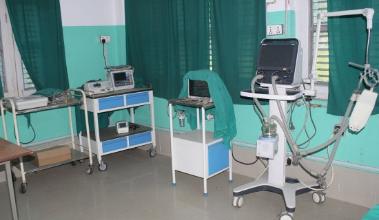 आइसियु र भेन्टिलेटर चलाउने चिकित्सक पाइएन