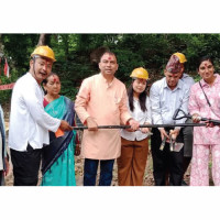 क्षति निम्त्याइरहेको खण्डहर भवन