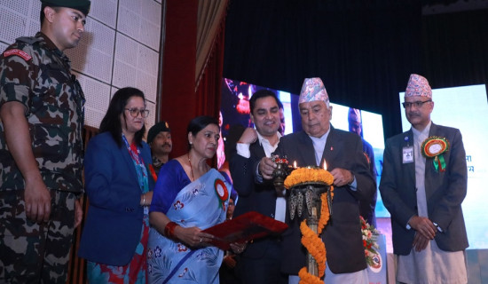 दक्ष चिकित्सक विदेशिनु चिन्ताको विषय : राष्ट्रपति पौडेल