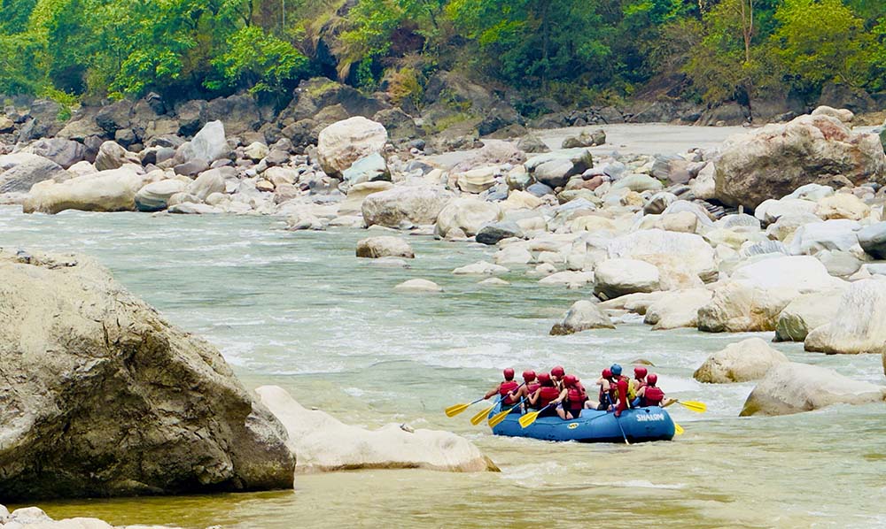 जलयात्रामा पर्यटक
