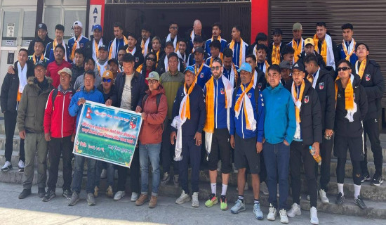 राष्ट्रिय फुटबल टोलीलाई मनाङमा स्वागत