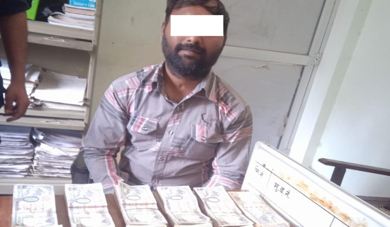 स्रोत नखुलेको साढे सत्र लाखसहित दुई जना पक्राउ