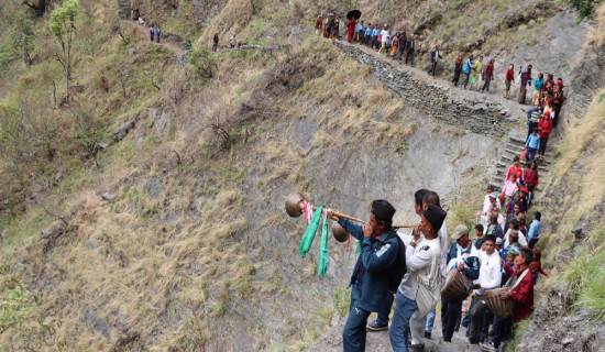 पर्यटक पर्खिरहेको ‘भाले बास्ने’ ताल