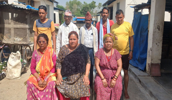 गन्धर्व महिलाहरूद्वारा सारङ्गी बनाउने तालिमको माग