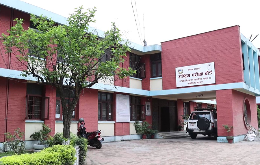 एसइई नतिजा तयारी, उत्तरपुस्तिका परीक्षण रातिसम्मै
