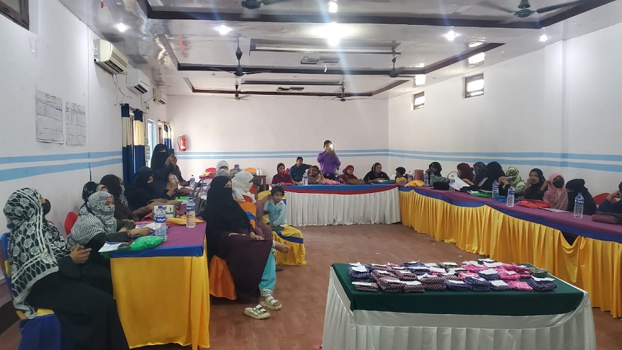 सेनेटरी प्याड बनाउने तालिमले आत्मनिर्भर बन्न सहयोग पुग्नेमा जोड