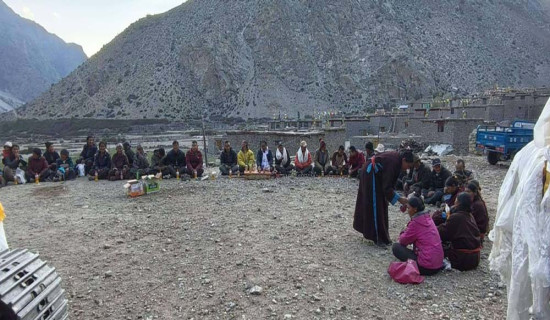 साठी वर्ष माथिकालाई सार्वजनिक काममा रोक