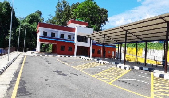 बसपार्क बन्यो तर उपयोग भएन