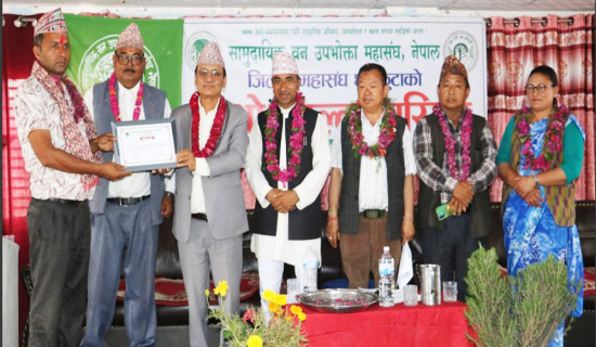 धनकुटामा तीन सामुदायिक वन उपभोक्ता समूह सम्मानित
