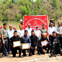 गिरिजाप्रसाद कोइरालाको स्मृति दिवसमा बिरामीलाई फलफूल वितरण