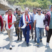 बेवारिसे सवारीसाधन हटाउँदै वीरगन्ज महानगर