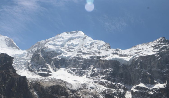 कञ्चनजङ्घा हिमाल आरोहणको क्रममा फ्रान्सेली महिलाको मृत्यु