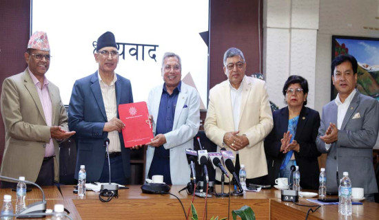 चौँरी तथा याक प्रदर्शन गर्दै सिरिजङ्घा
