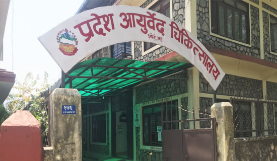 पैसा नभएकै कारण उपचार नपाएर कोही मर्नु पर्दैन : स्वास्थ्यमन्त्री