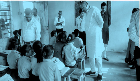 विद्यालय अनुगमनमा मुख्यमन्त्री