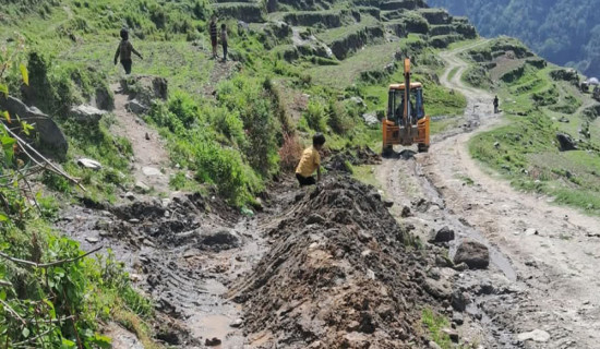 आयु खोलादेखि यार्सासम्म सडक मर्मत