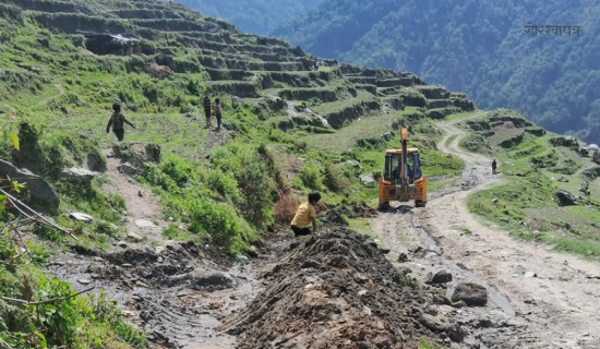 आयुखोलादेखि यार्सासम्म सडक मर्मत