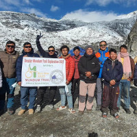 २८ विद्यार्थीसहित ३३ जना नदीका बिचमा फसे