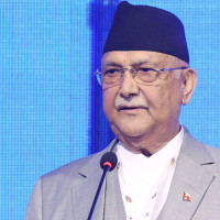 ज्येष्ठ नागरिकलाई लौरो र रेडियो प्रदान