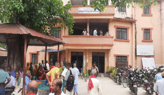 मालपोत कार्यालय सप्तरीमा सेवाग्राहीलाई सास्ती