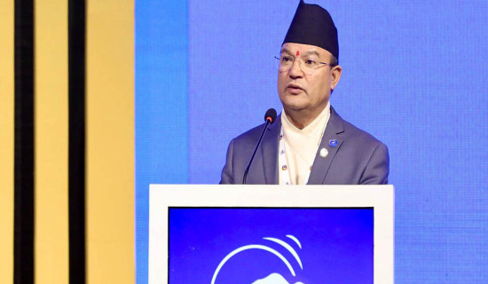 हिमाल भव्य मात्र होइन अत्यावश्यक जलवायु नियामकका रूपमासमेत रहिआएका छन् : वनमन्त्री शाही