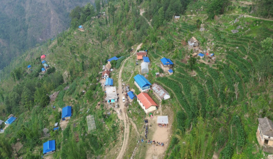 चन्दा उठाएर गाउँमा आवासीय विद्यालय सुरु