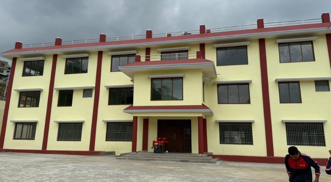 नौ करोडमा निर्मित भवन भएन हस्तान्तरण