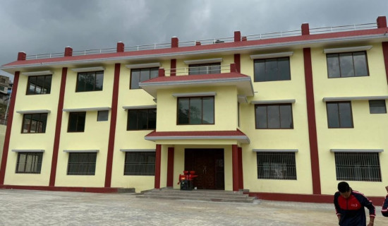 नौ करोडमा निर्मित भवन भएन हस्तान्तरण