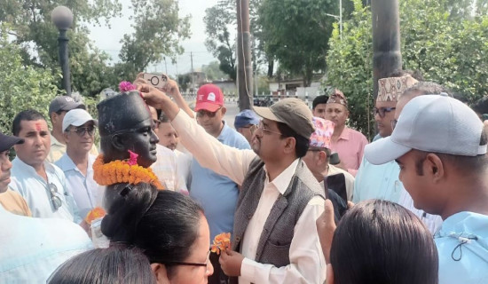 मदन–आश्रित स्मृति दिवसमा फलफूल वितरण