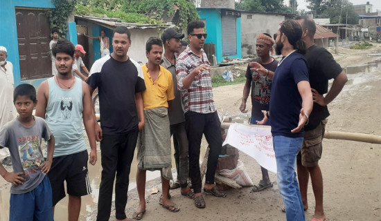 हुलाकी लोकमार्ग निर्माणकाे माग गर्दै बाटो अवरुद्ध