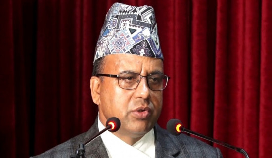 सगरमाथा आरोहणबारे अनुगमन गर्न पर्यटनमन्त्री नेतृत्वको प्रतिनिधिमण्डल आधार शिविरमा