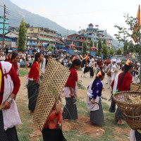 मुख्यमन्त्री कार्की सवार कारमाथि ढुङ्गा प्रहार