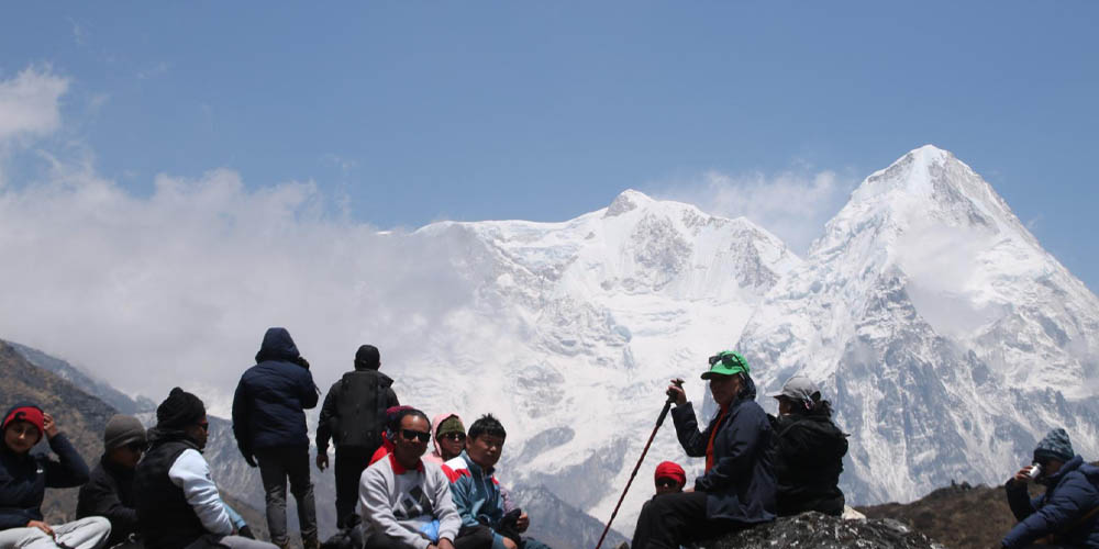साहसिक यात्राका लागि कञ्चनजङ्गा हिमाल, पर्यटकको रोजाइमा