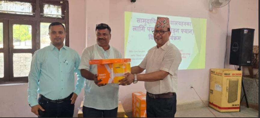 विद्यालयलाई पङ्खा