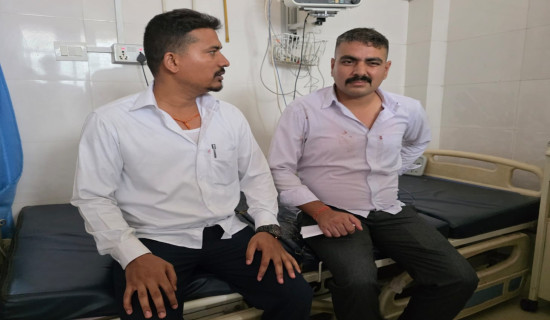 औषधी पसल अनुगमनमा गएका कर्मचारी कुटिए