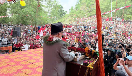 गणतन्त्र धरापमा पार्ने षड्यन्त्र हुँदैछ : प्रचण्ड