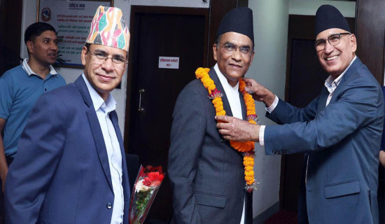 अर्थमन्त्रीसँग नवनियुक्त गभर्नरको भेटवार्ता
