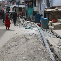 उपप्रधानमन्त्री खड्का राहत सामग्रीसहित जाजरकोटको जुनीचाँदेमा
