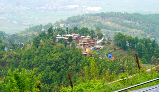 मकवानपुरगढी दरबारबाट देखिएको गुम्बा